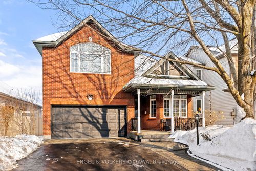 17 Colindale Ave, Nepean, ON, K2J4V6 | Card Image