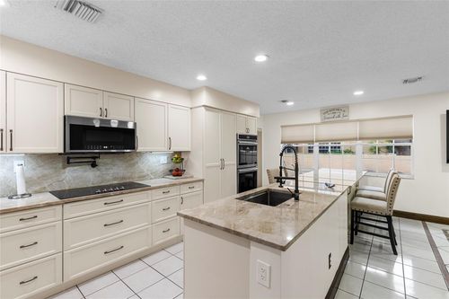 7n-11331 Lakeview Dr, Coral Springs, FL, 33071-6345 | Card Image
