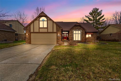 26525 Mapleridge Dr, Chesterfield, MI, 48051-3051 | Card Image
