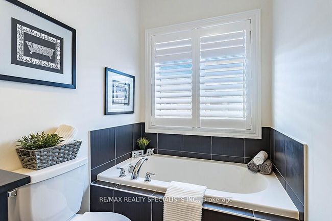 39 Adventura Rd, House attached with 4 bedrooms, 3 bathrooms and 1 parking in Brampton ON | Image 33