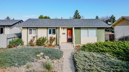 2717 10a Ave N, Lethbridge, AB, T1H1M6 | Card Image