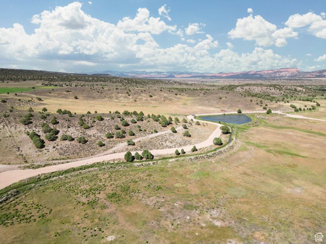 Overview of rural landscape with a mountainous background | Image 17