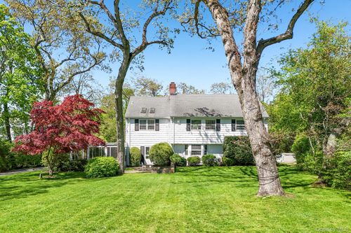 190 Pond Xing, Lawrence, NY, 11559-2022 | Card Image