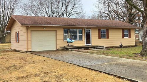 303 Clay St, Uniontown, KS, 66779-8078 | Card Image