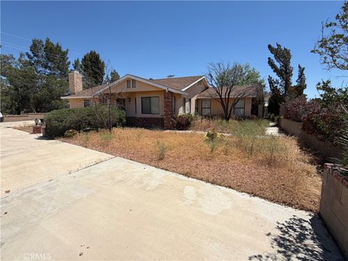 15976 Acoma Rd, Apple Valley, CA, 92307-2455 | Card Image