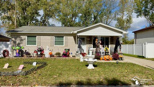 25185 Superior Rd, Taylor, MI, 48180-4518 | Card Image
