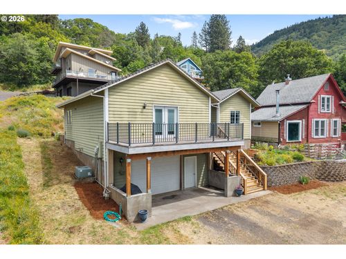 526 W Lincoln St, Bingen, WA, 98605 | Card Image