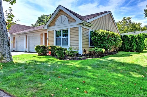 272 Glen Dr, Ridge, NY, 11961-1635 | Card Image
