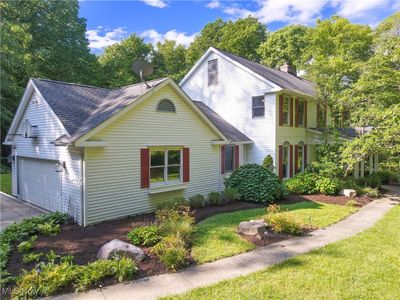 16645 Mohican Trail, House other with 4 bedrooms, 3 bathrooms and null parking in Chagrin Falls OH | Image 2