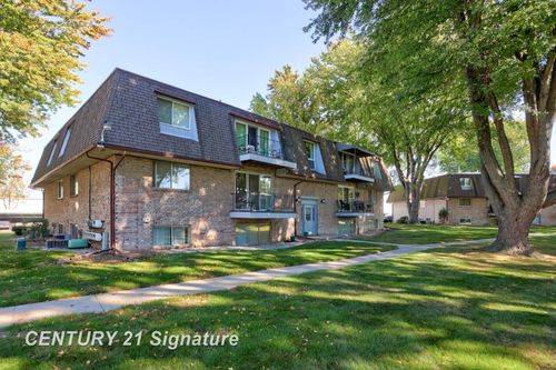 202 Provincial - 95 Court, Saginaw Charter Township, MI, 48638 | Card Image