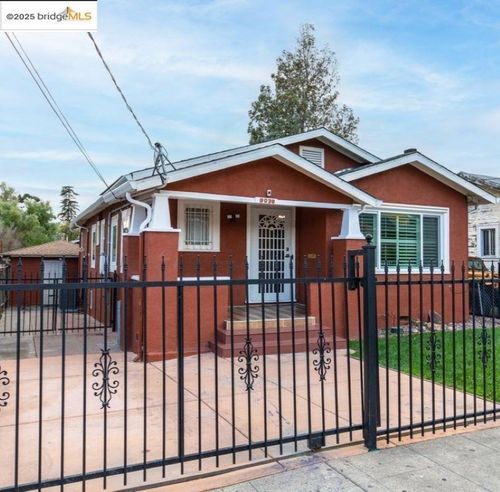 8039 Idlewood St, Oakland, CA, 94605-3444 | Card Image