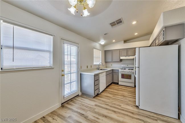 UNIT-201 - 8004 Cetus Cir, Condo with 3 bedrooms, 2 bathrooms and null parking in Las Vegas NV | Image 4