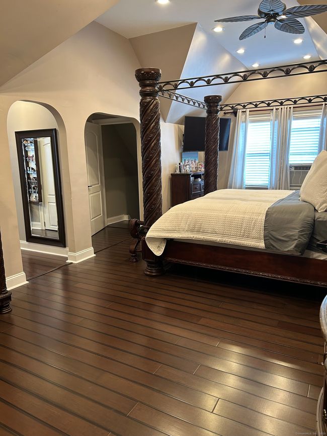 554 Huntington Rd, Home with 6 bedrooms, 4 bathrooms and null parking in Bridgeport CT | Image 27