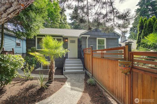 8222 35th Avenue Sw, Seattle, WA, 98126 | Card Image