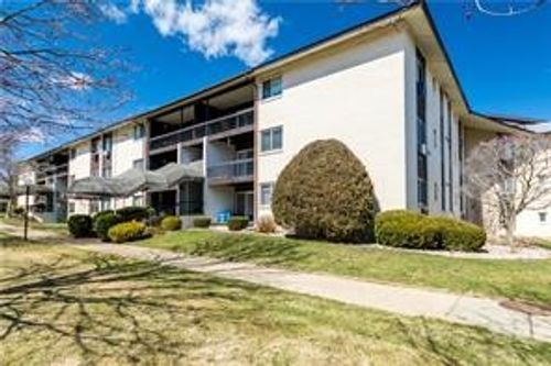 apt-sb4-400 Narragansett Pkwy, Warwick, RI, 02888-4522 | Card Image