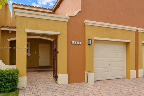 15270 Sw 30th Ter, Miami, FL, 33185-5642 | Card Image