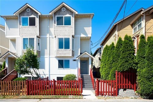 b-9213 Ashworth Ave N, Seattle, WA, 98103-3501 | Card Image