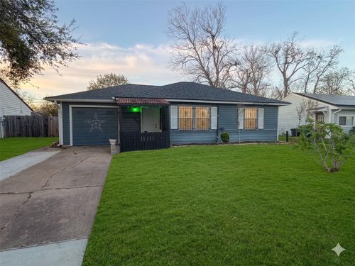 1017 San Felipe St, Angleton, TX, 77515-3533 | Card Image