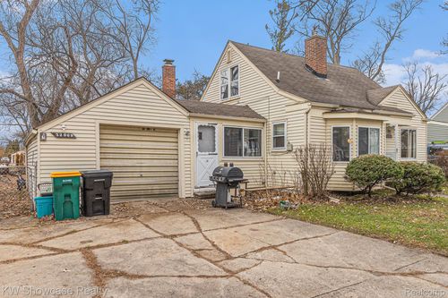 22069 Albion Ave, Farmington Hills, MI, 48336-4825 | Card Image