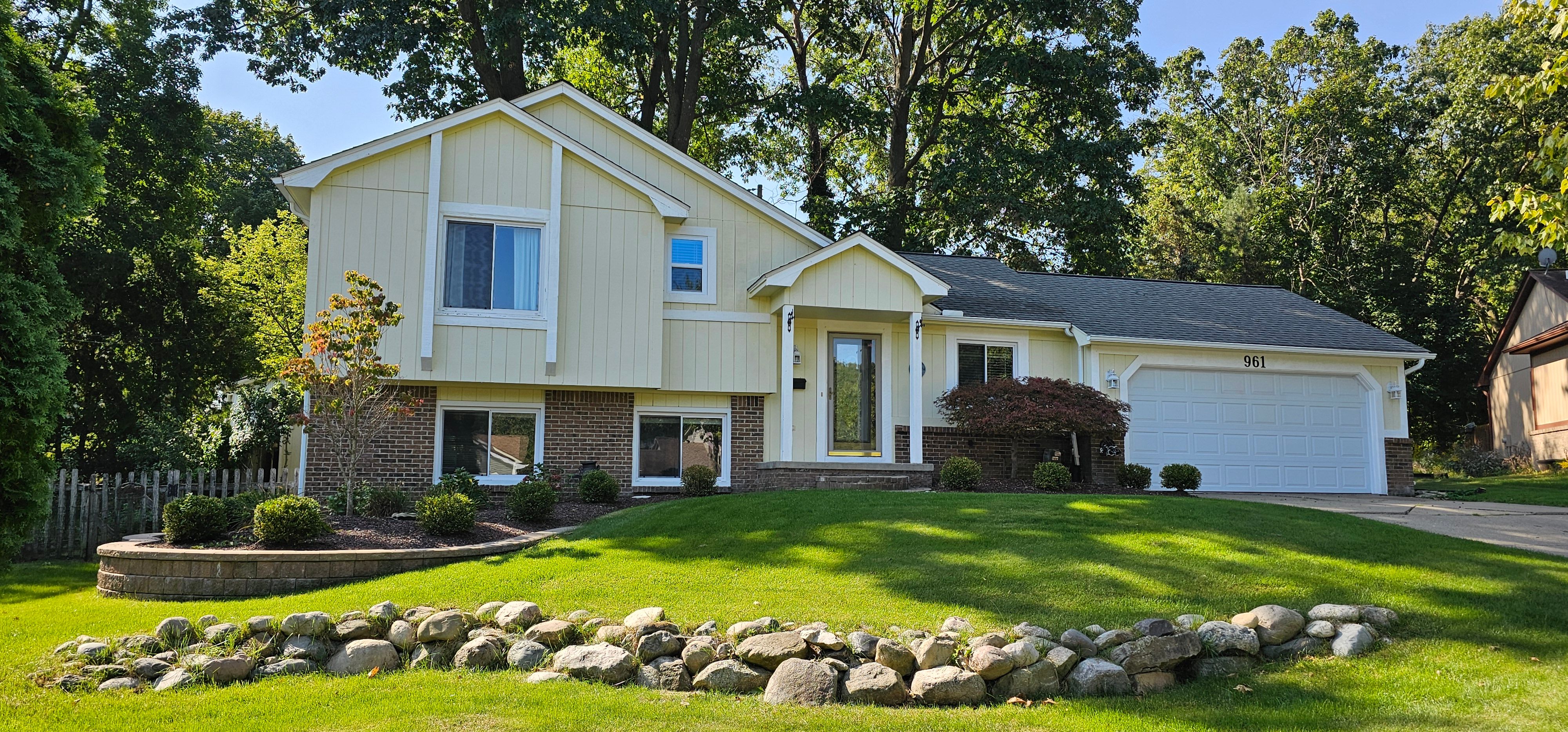 Abbey Ln, Milford, MI 48381