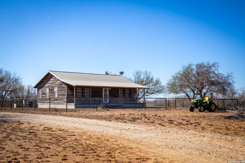 320 County Road 341, Jourdanton, TX, 78026 | Card Image
