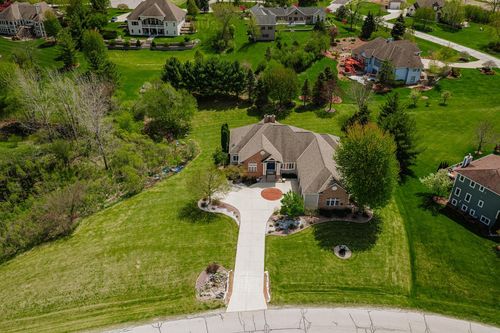 W251S5204 Poppy Fields Road, WAUKESHA, WI, 53189 | Card Image