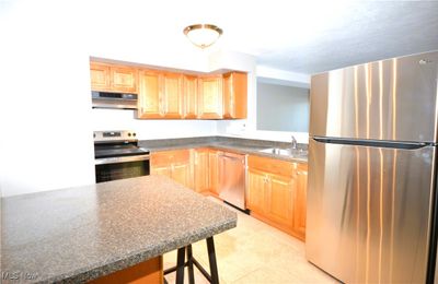 81 Landings Way, Condo with 3 bedrooms, 1 bathrooms and null parking in Avon Lake OH | Image 3