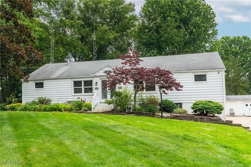 7080 Wren Avenue Nw, North Canton, OH, 44720 | Card Image