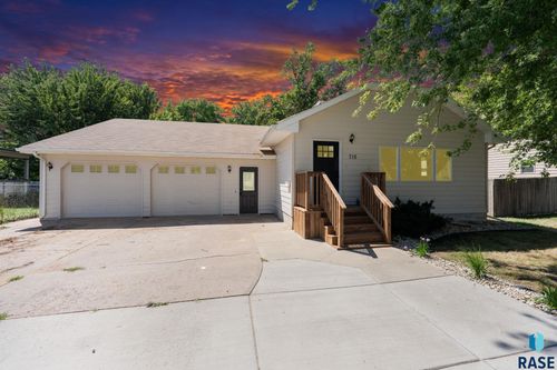 715 E 6th St Street, Dell Rapids, SD, 57022 | Card Image