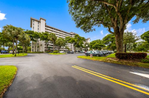 1009-575 Oaks Ln, Pompano Beach, FL, 33069-3715 | Card Image