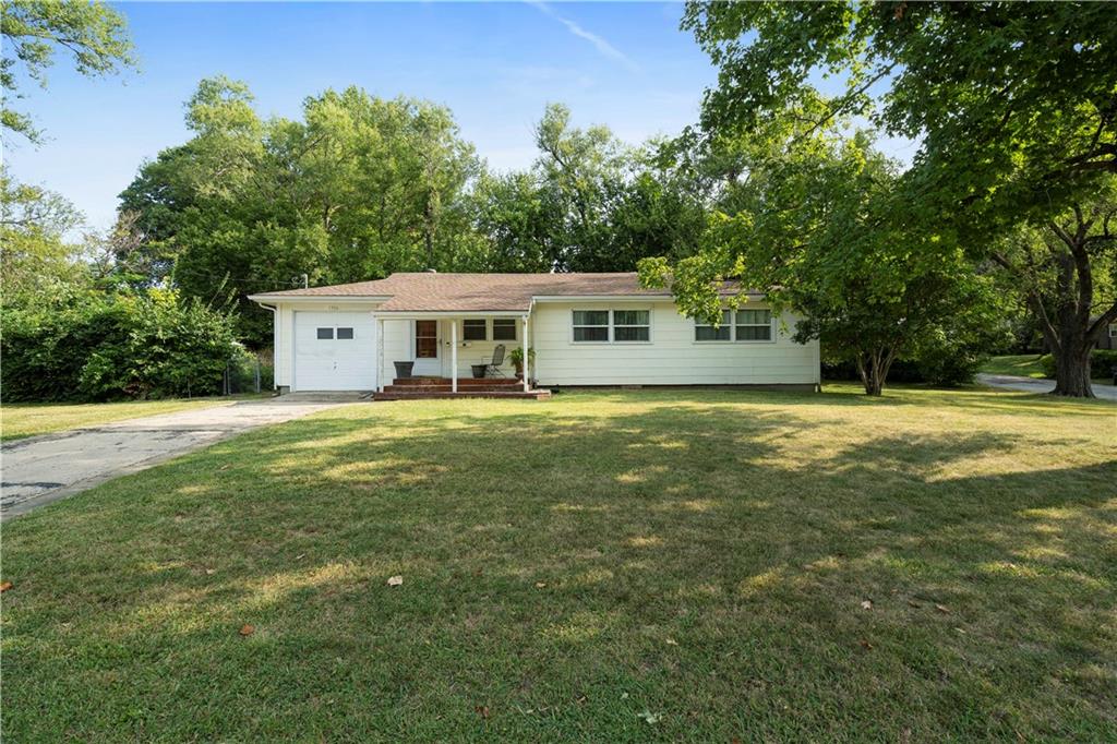 Cowden Dr, Kansas City, MO 64118