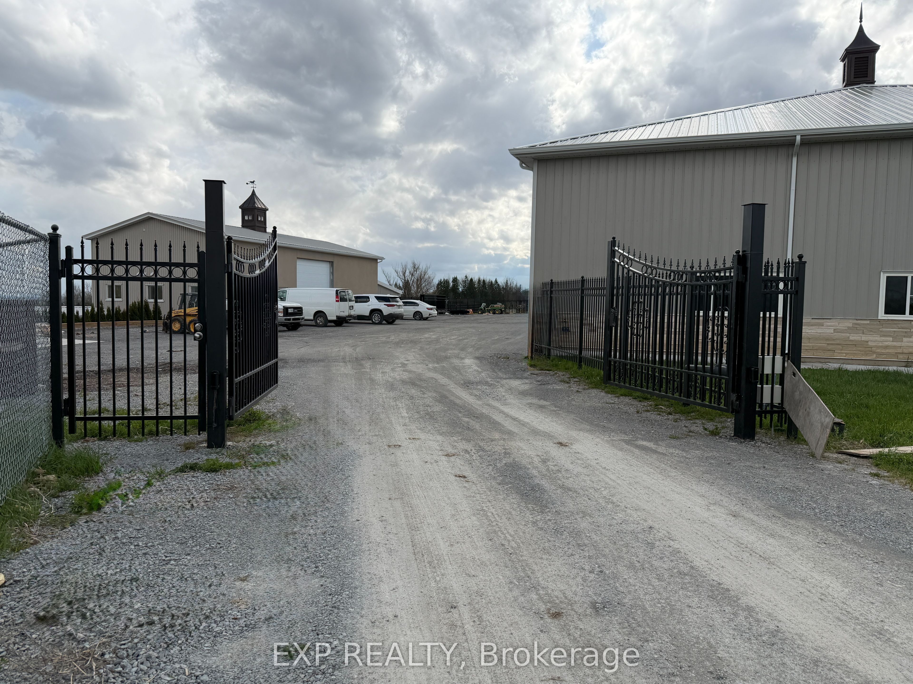 Commercial Lease in Whitchurch-Stouffville 3