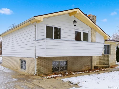 38301 Murdick Dr, New Baltimore, MI, 48047-4255 | Card Image