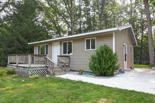 7143 Karlin Rd, Interlochen, MI, 49643-9104 | Card Image