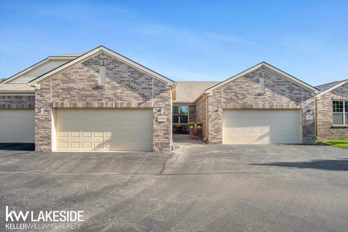 Walter Ct, Shelby Township, MI 48317
