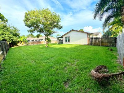 471 Se Langfield Avenue, House other with 4 bedrooms, 3 bathrooms and null parking in Port St Lucie FL | Image 3