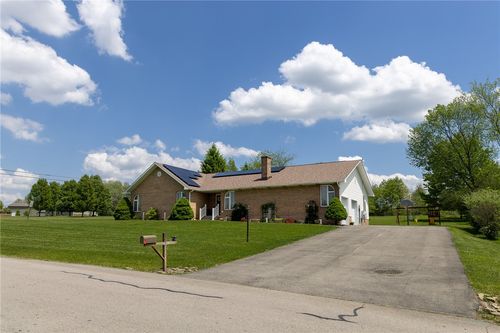 231 Arrowhead Dr, Slippery Rock, PA, 16057-2633 | Card Image