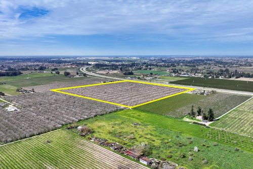 7581 E Kings Canyon Road, Fresno, CA, 93737 | Card Image