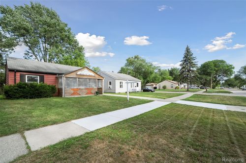 6018 Harrison St, Garden City, MI, 48135-2554 | Card Image