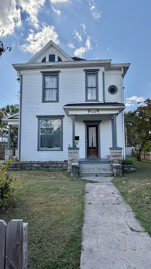 222 S Webb St, Webb City, MO, 64870-2272 | Card Image