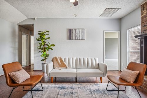 2516 Buck Dr, Mesquite, TX, 75181-1686 | Card Image