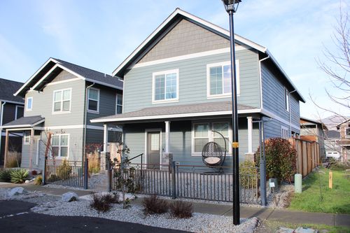 237 Willow Way, Talent, OR, 97540-9709 | Card Image