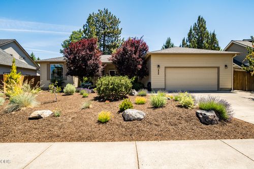 800 Se Shadowood Dr, Bend, OR, 97702-2486 | Card Image