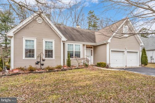 19 Crown Cir, Lakewood, NJ, 08701-7388 | Card Image