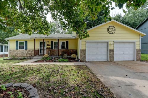 1823 Ne Mckee Ln, Lee's Summit, MO, 64086-6312 | Card Image