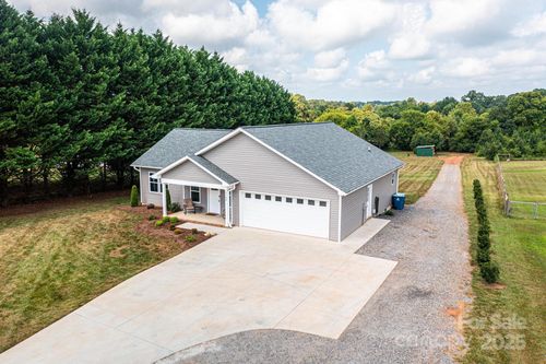 2169 Finger Bridge Rd, Hickory, NC, 28602-7154 | Card Image