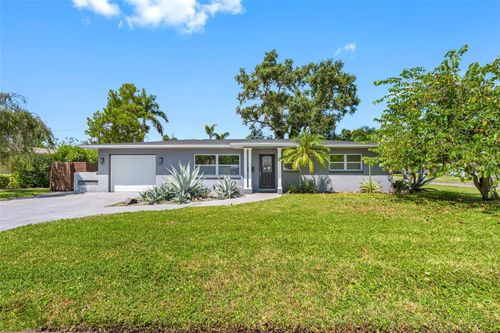 439 Capri Way Ne, ST PETERSBURG, FL, 33704-2408 | Card Image