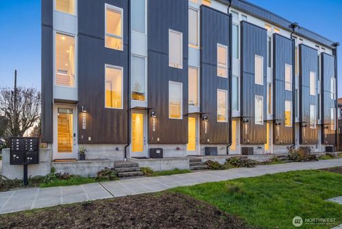 a-4801 Dayton Ave N, Seattle, WA, 98103-6428 | Card Image