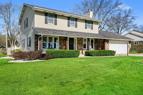 1056 Parkwood Dr, Nappanee, IN, 46550-1124 | Card Image