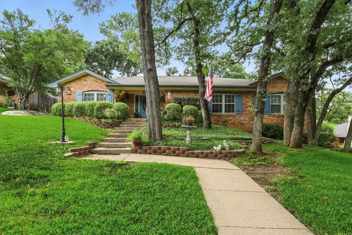1204 Edgecliff Dr, Bedford, TX, 76022-7422 | Card Image
